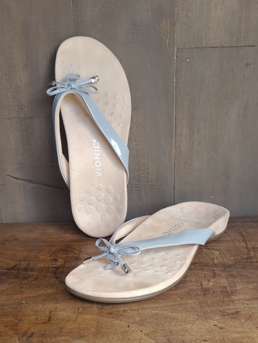 EUC Vionic Bella II Sandal Women's sz 9 Grey Patent Leather Flip Flop Sandal